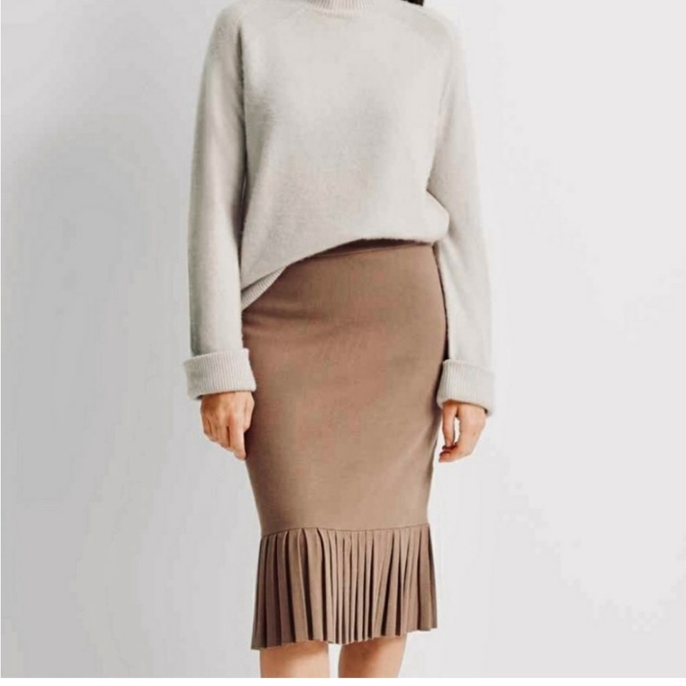 Club Monaco slim pencil compact knit pleated skirt